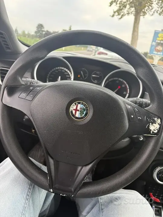 Alfa Romeo Giulietta 2014 photo 2