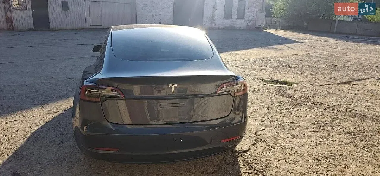 Tesla Model 3 2023 photo 3