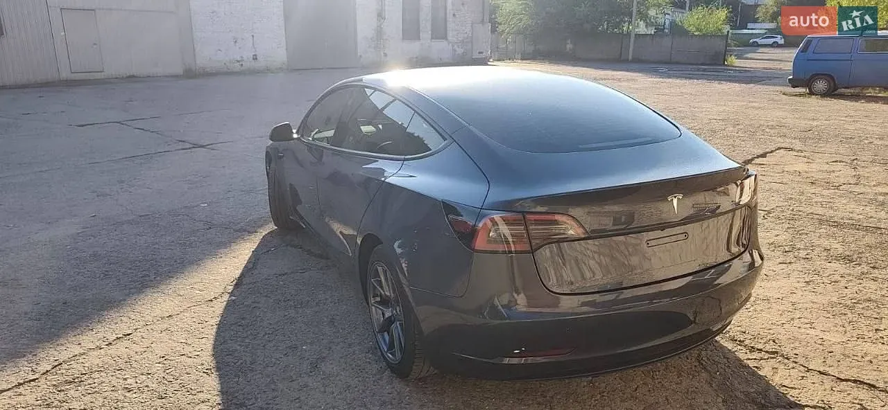 Tesla Model 3 2023 photo 4