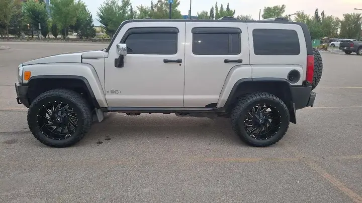 Hummer H3 2006 photo 2