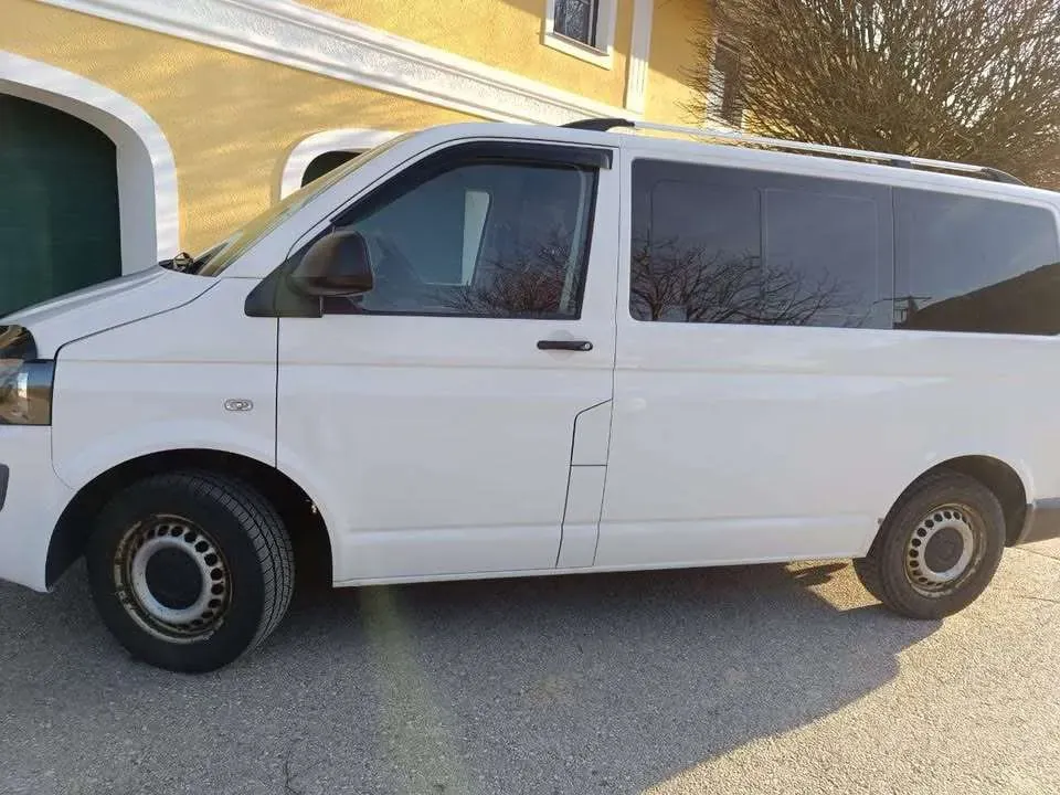 Volkswagen T5 2010 photo 2