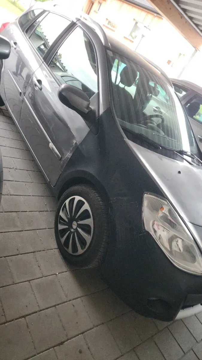 Renault Clio 2011 photo 2