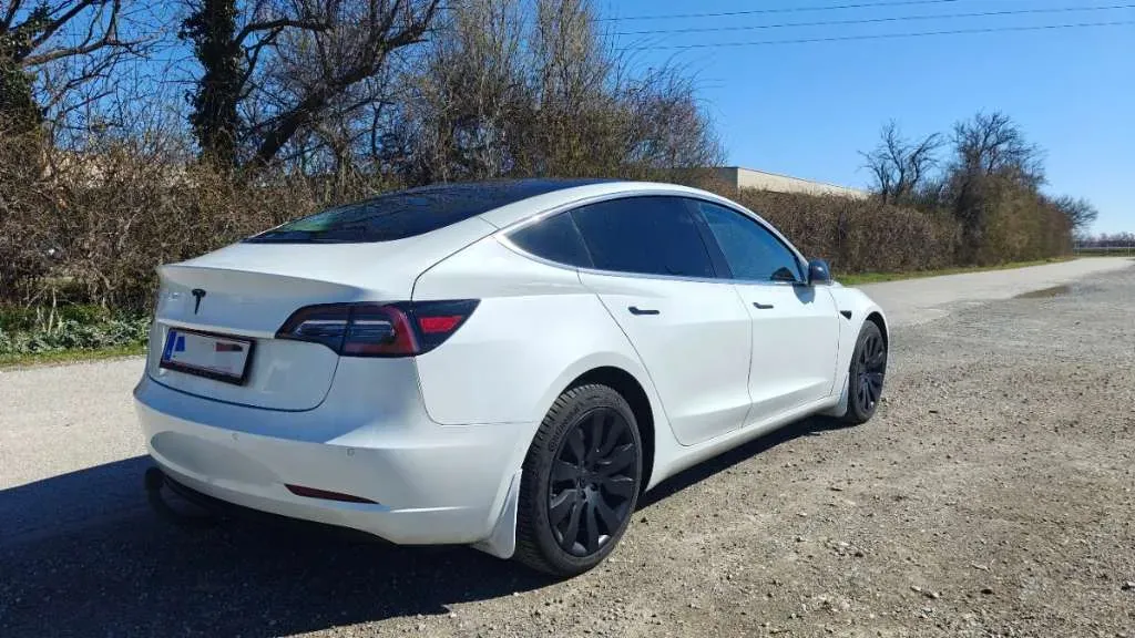 Tesla Model 3 2020 photo 3