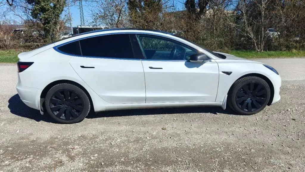 Tesla Model 3 2020 photo 2