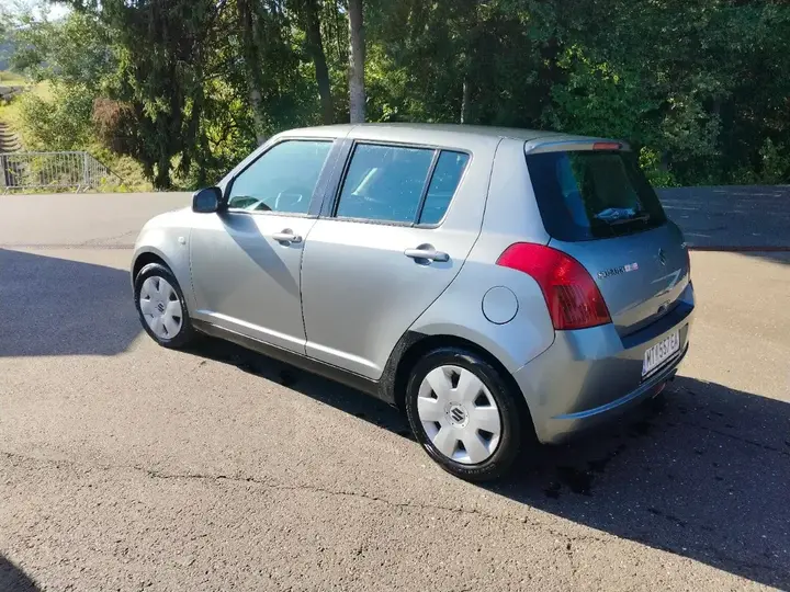 Suzuki Swift 2005 photo 3