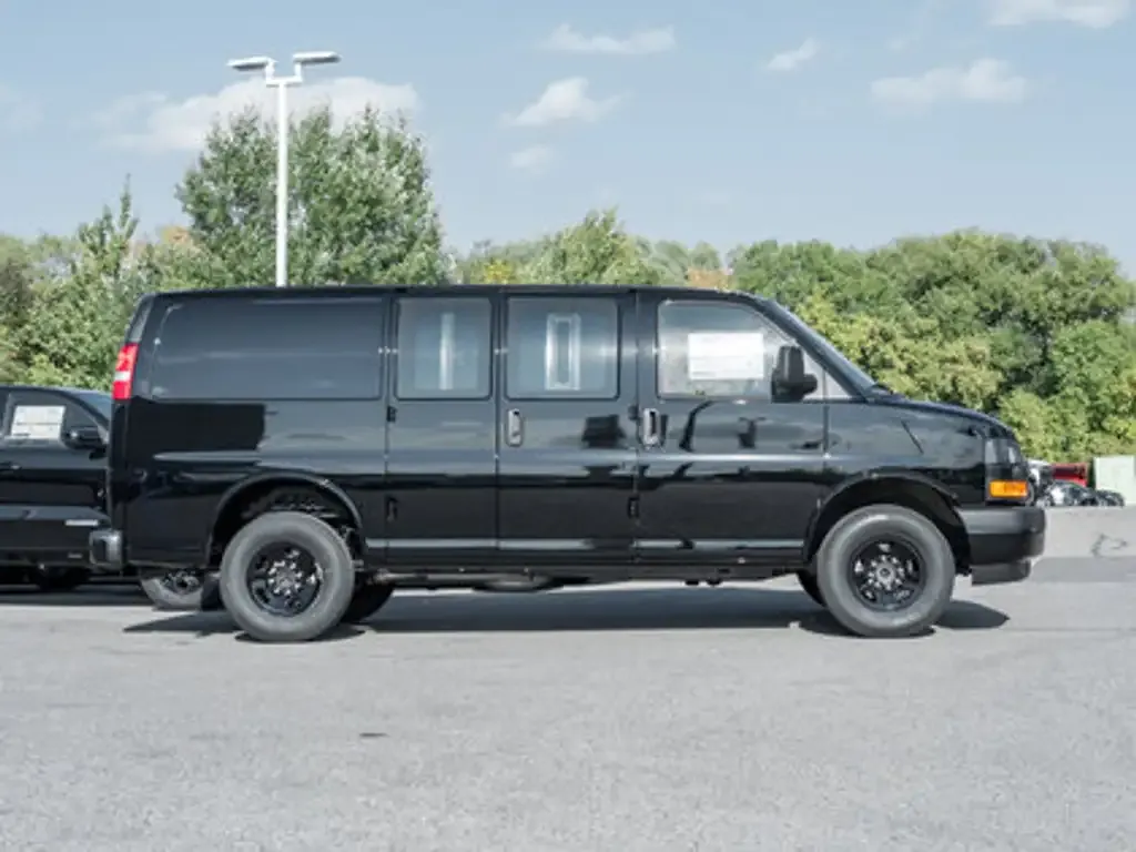 Chevrolet Express 2500 2025 photo 3