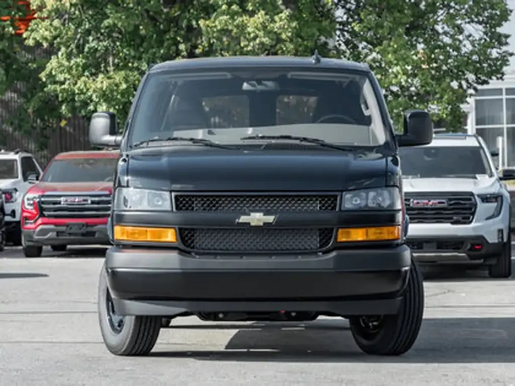 Chevrolet Express 2500 2025 photo 2
