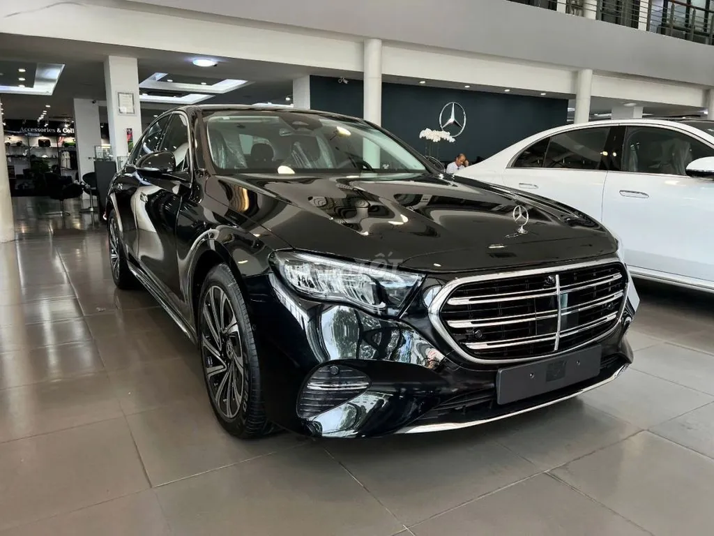 Mercedes-Benz E-Class 2026 photo 2