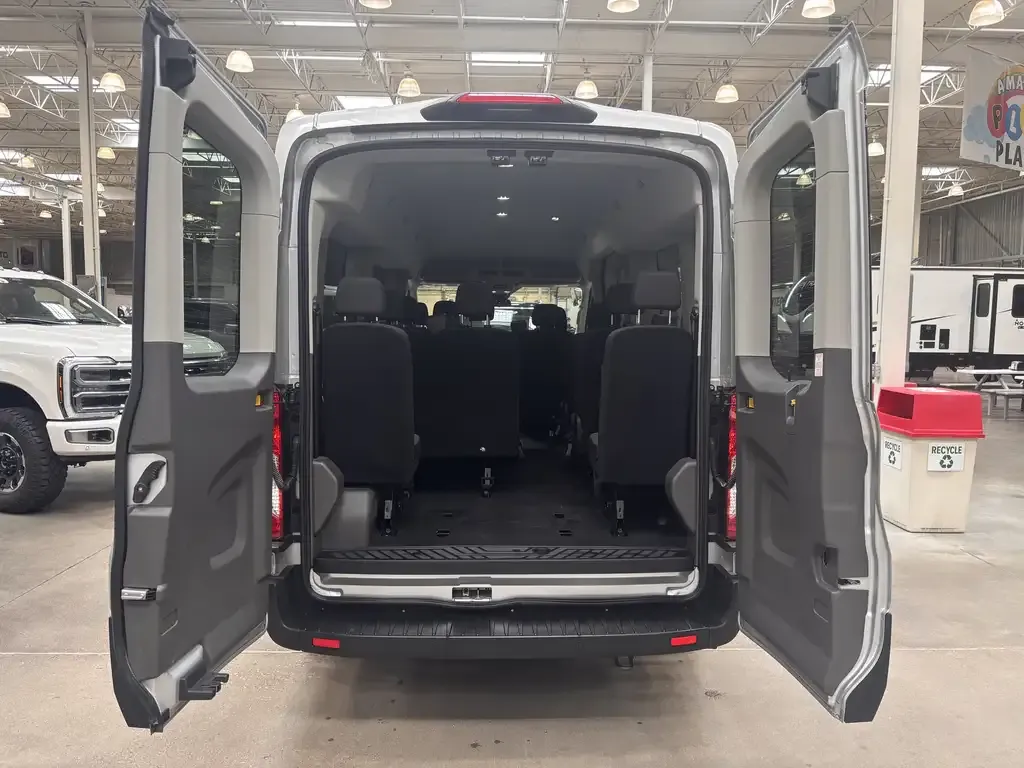 Ford Transit Passenger Wagon 2025 photo 4