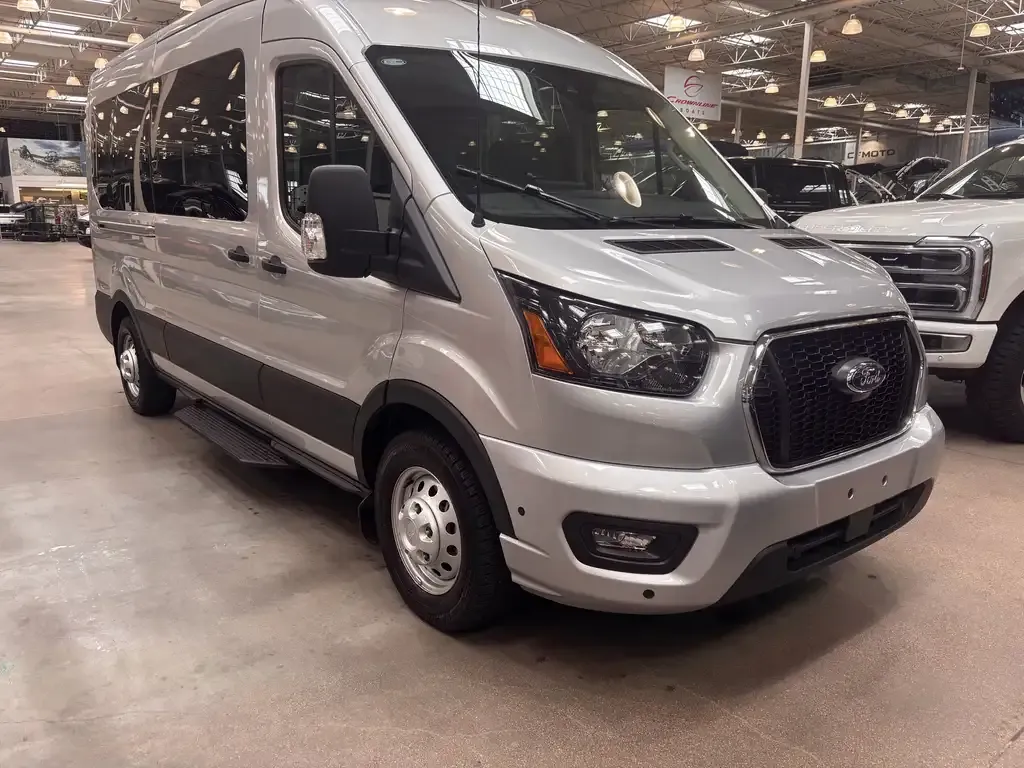 Ford Transit Passenger Wagon 2025 photo 2