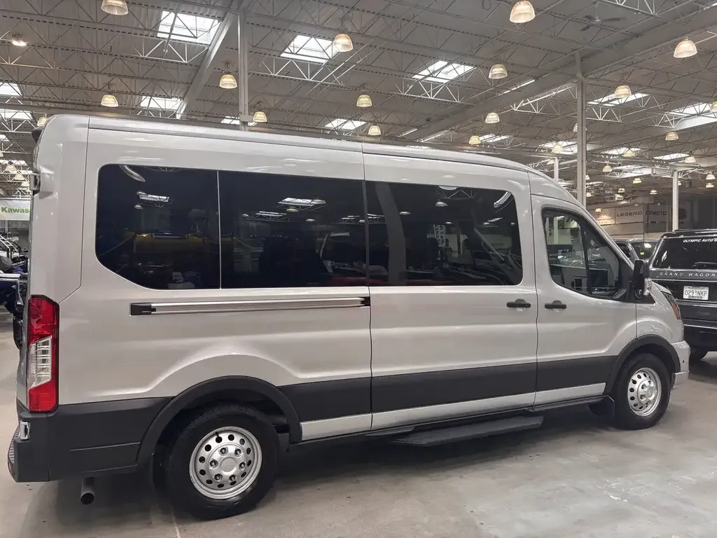 Ford Transit Passenger Wagon 2025 photo 3