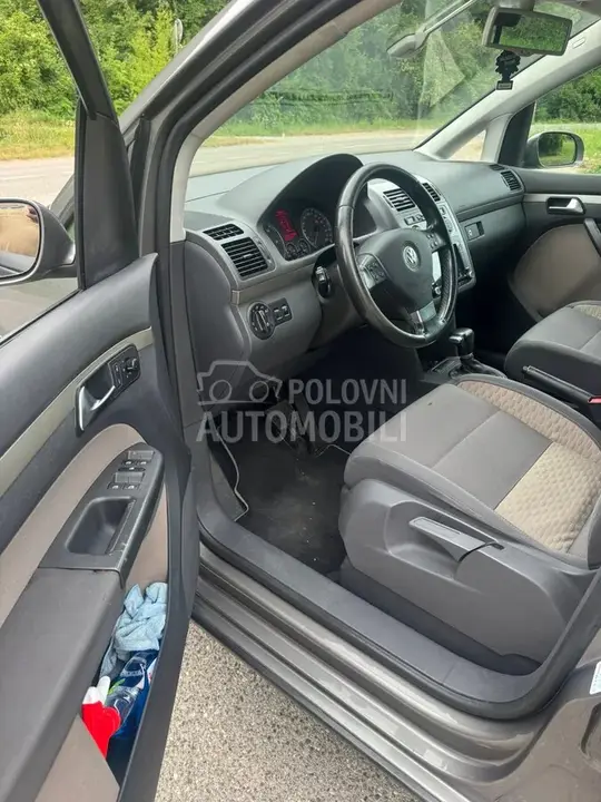 Volkswagen Touran 2007 photo 2