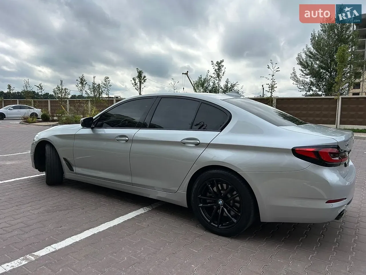 BMW 5 Series 2018 photo 2