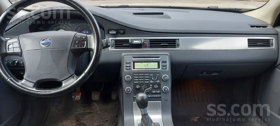 Volvo V70 2009 photo 4