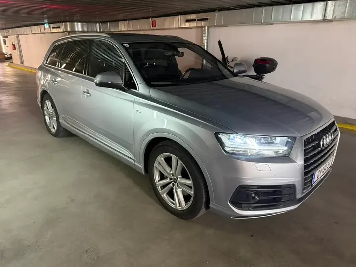 Audi Q7 2015 photo 2
