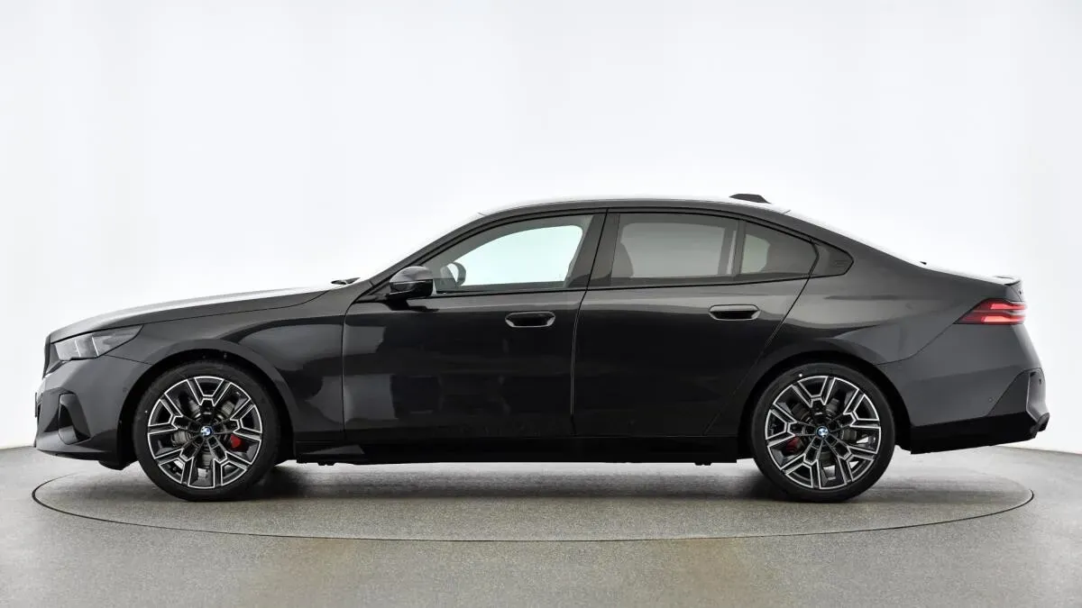 BMW 5 Series 2025 photo 3