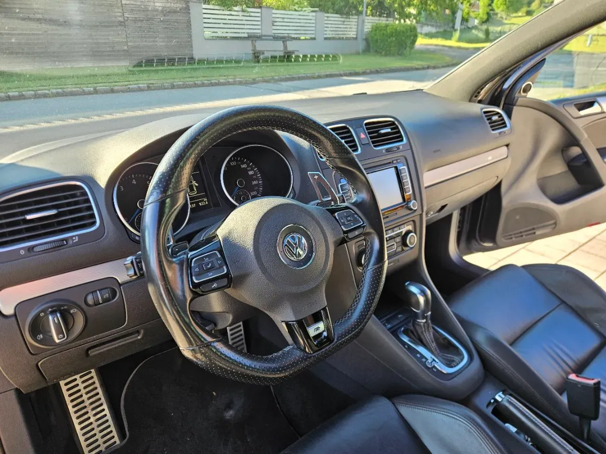 Volkswagen Golf 2011 photo 2