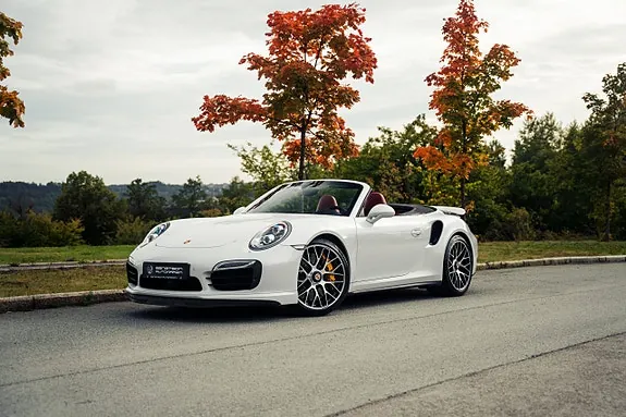 Porsche 911 Turbo S 2015 photo 2