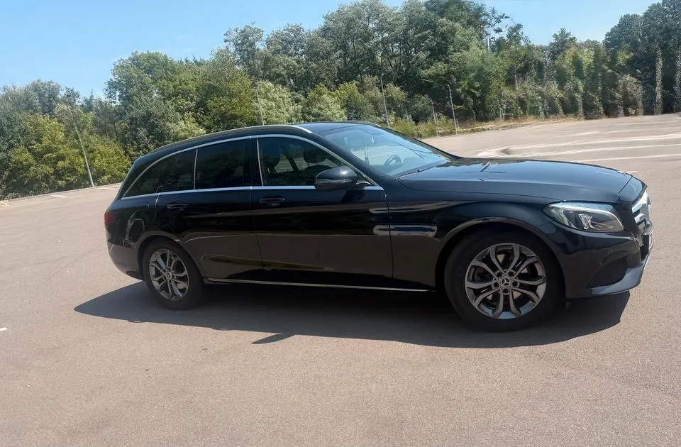 Mercedes-Benz C220