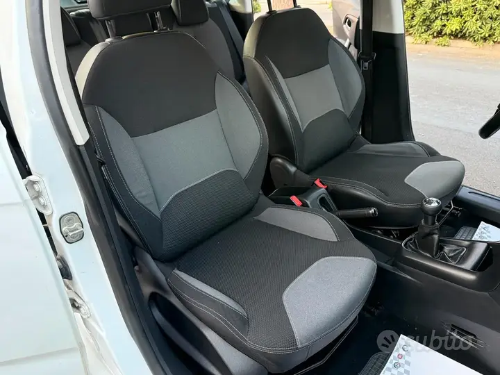 Citroen C3 2012 photo 2