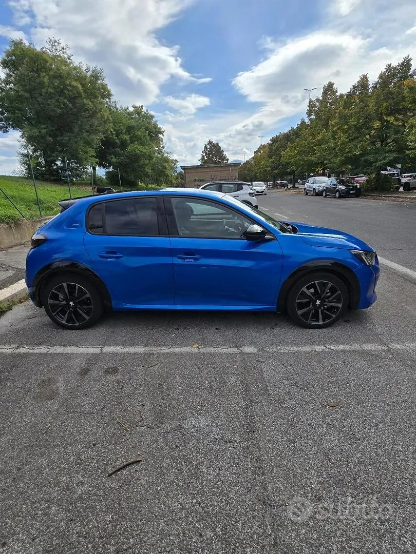 Peugeot 208 2023 photo 2