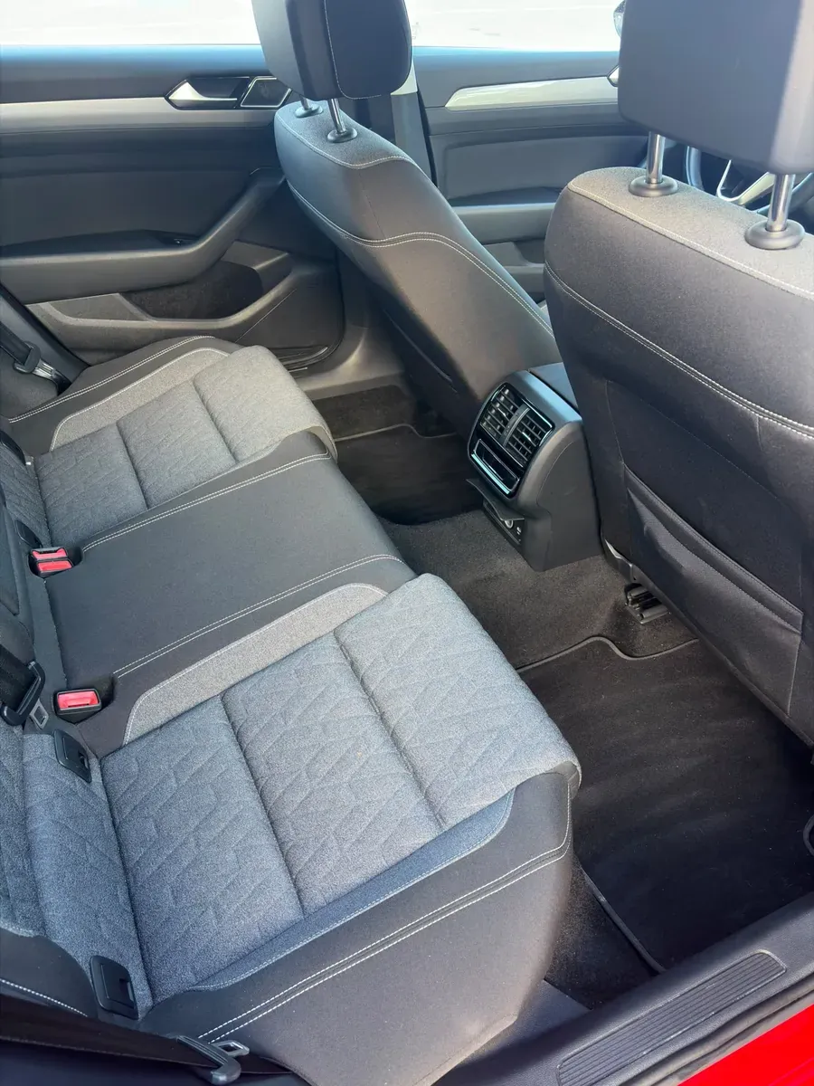 Volkswagen Passat 2023 photo 2