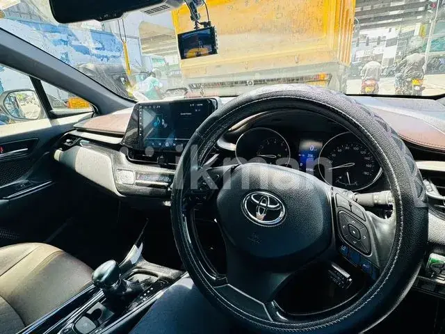 Toyota C-Hr 2018 photo 3