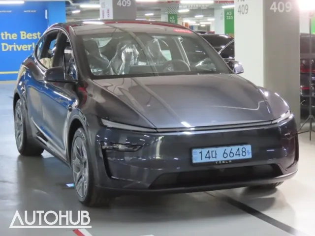 Tesla Model Y 2026 photo 2