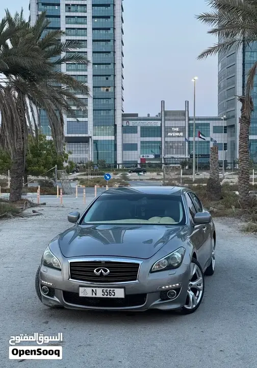 Infiniti Q70