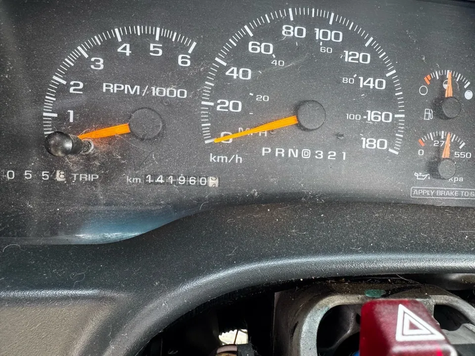 Chevrolet C/K Pickup 2500 2000 photo 3