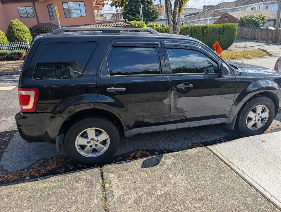Ford Escape 2009 photo 2