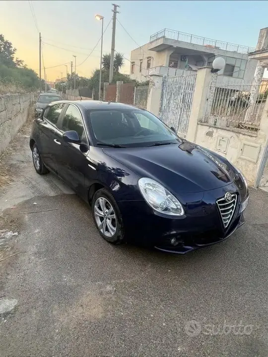 Alfa Romeo Giulietta 2012 photo 2