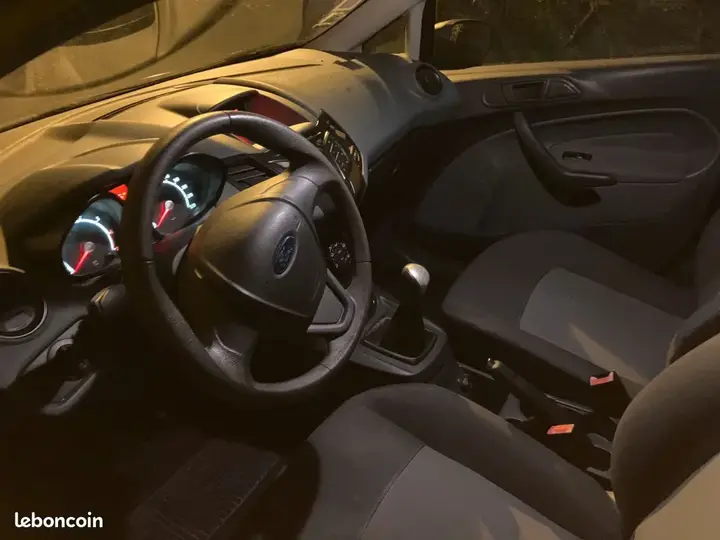 Ford Fiesta 2009 photo 3