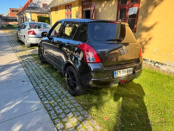 Suzuki Swift 2009 photo 3
