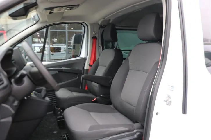 Renault Trafic 2023 photo 2