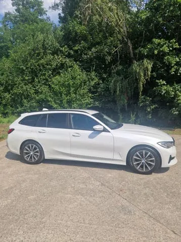 BMW 3 Series 2022 photo 2