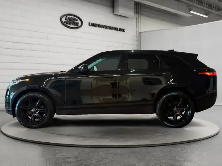 Land Rover Range Rover Velar 2023 photo 2
