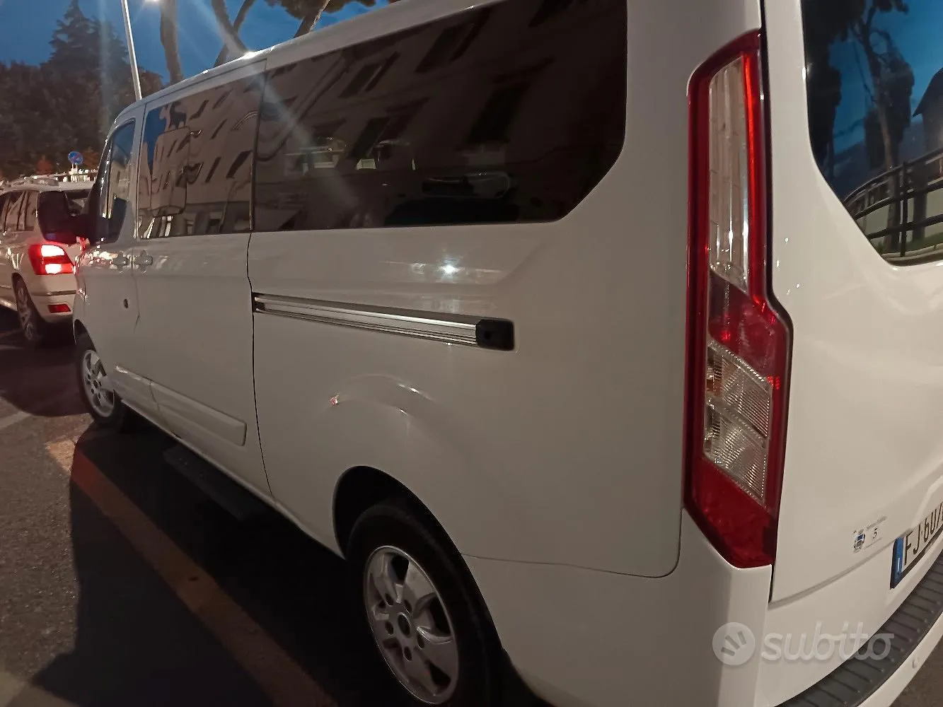 Ford Tourneo Custom 2017 photo 2