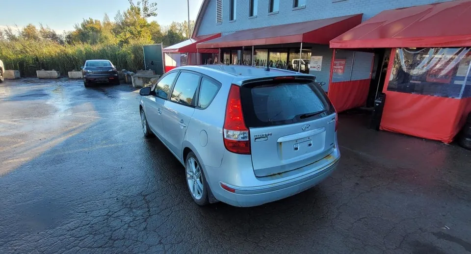 Hyundai Elantra 2010 photo 4
