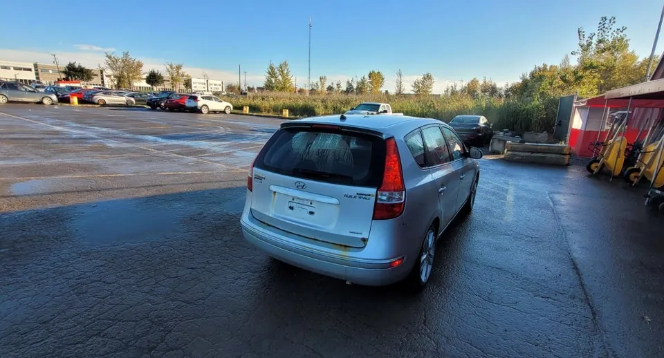 Hyundai Elantra 2010 photo 3