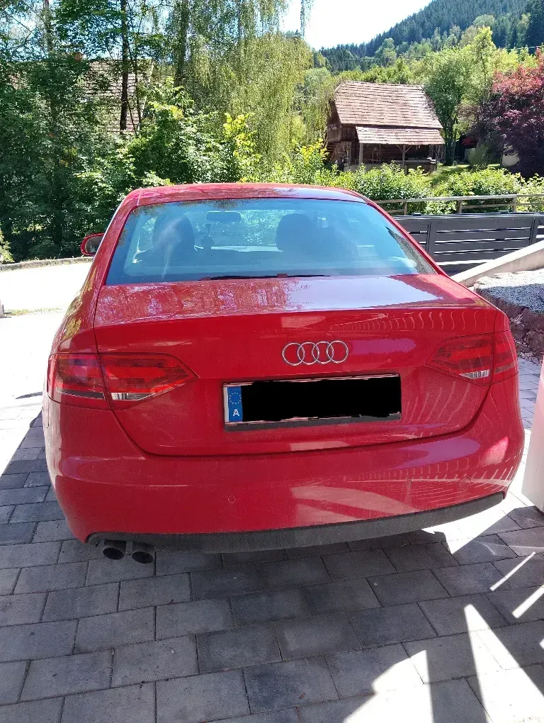 Audi A4 2009 photo 2