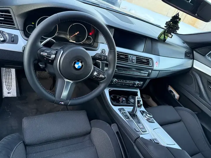 BMW 5 Series 2012 photo 3