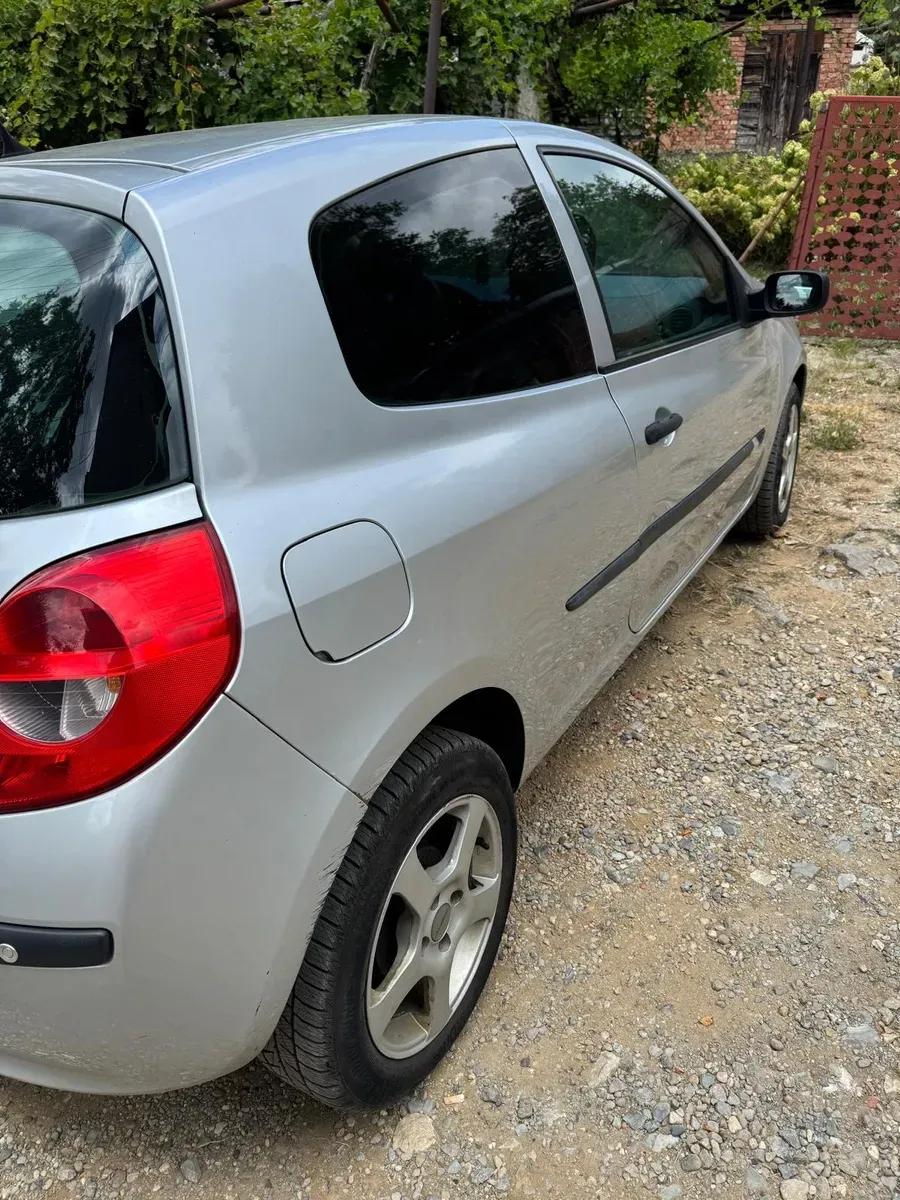 Renault Clio 2006 photo 3