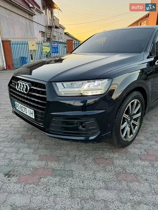 Audi Q7 2017 photo 2