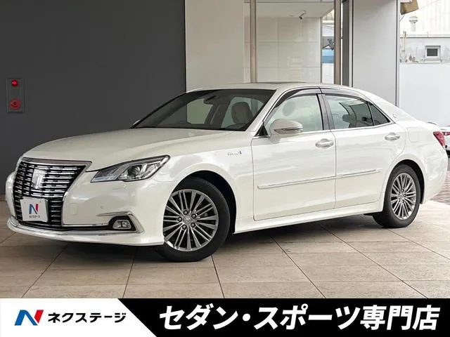 Toyota Crown Royal Hybrid