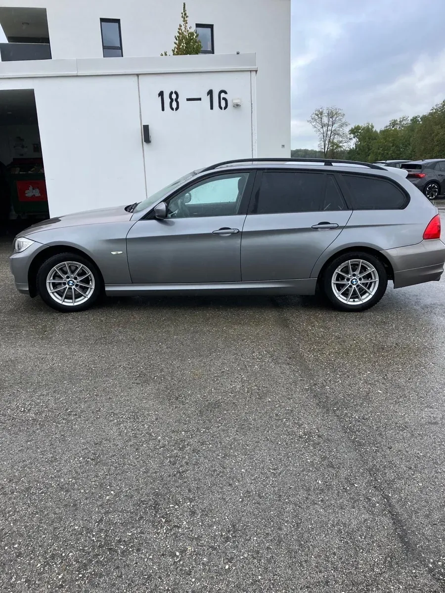BMW 3 Series 2009 photo 3