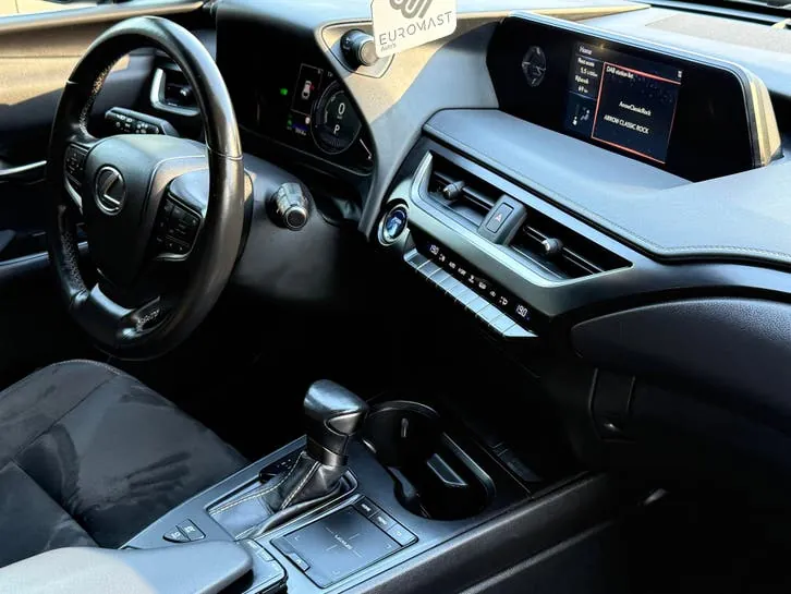 Lexus Ux 2021 photo 2