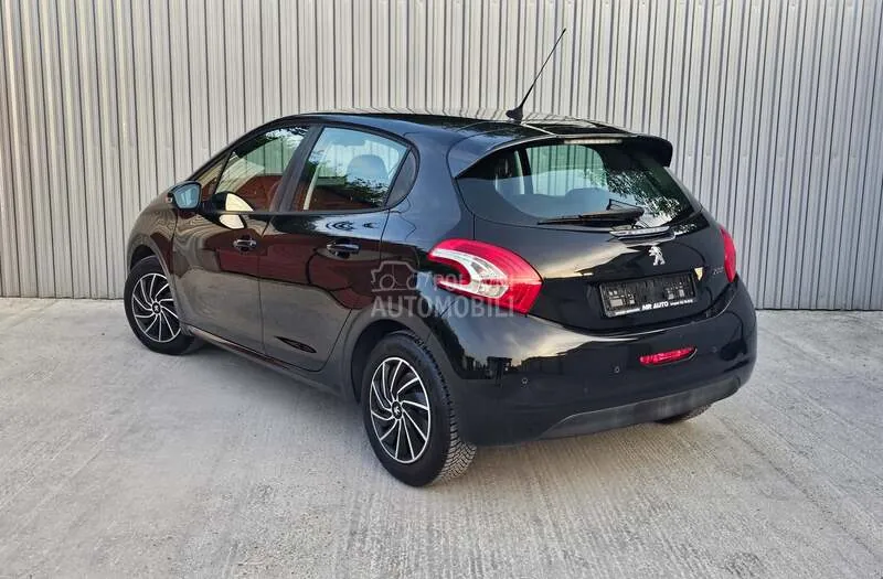 Peugeot 208 2012 photo 5