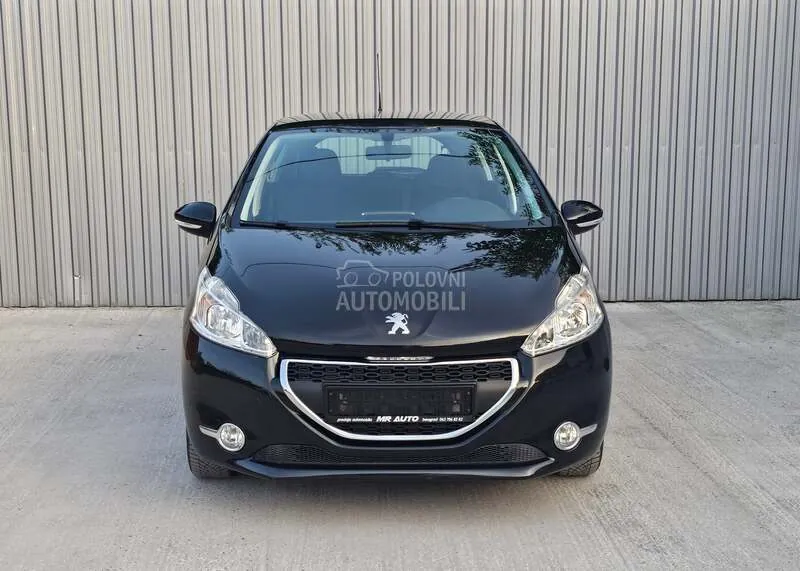 Peugeot 208 2012 photo 2