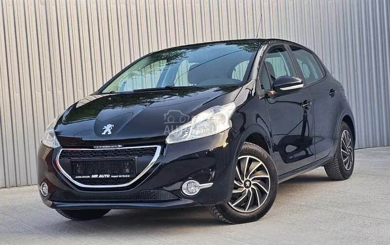 Peugeot 208 2012 photo 3